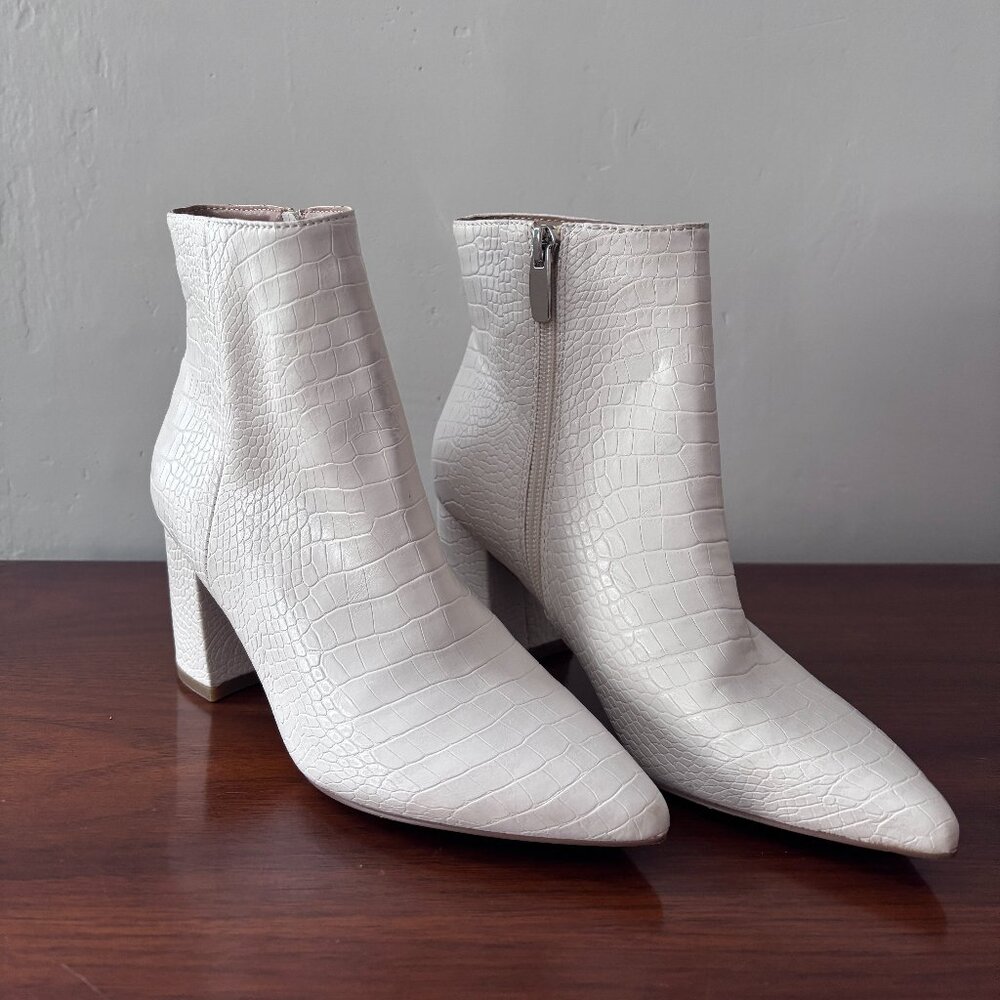 Steve Madden Nadalie Light Bone Crocodile Embossed Pointed-Toe Ankle Boots